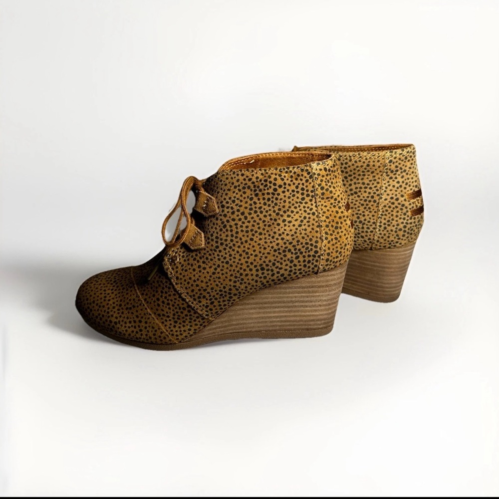 NEW TOMS Kala Tan Mini Cheetah Suede Wedge Booties Women's Size 8